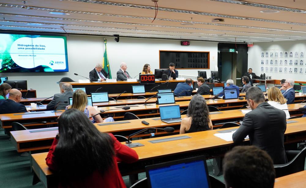 Comisión en la Cámara de Representantes discute la regulación del hidrógeno verde. Foto Will Shuter - Cámara de Diputados