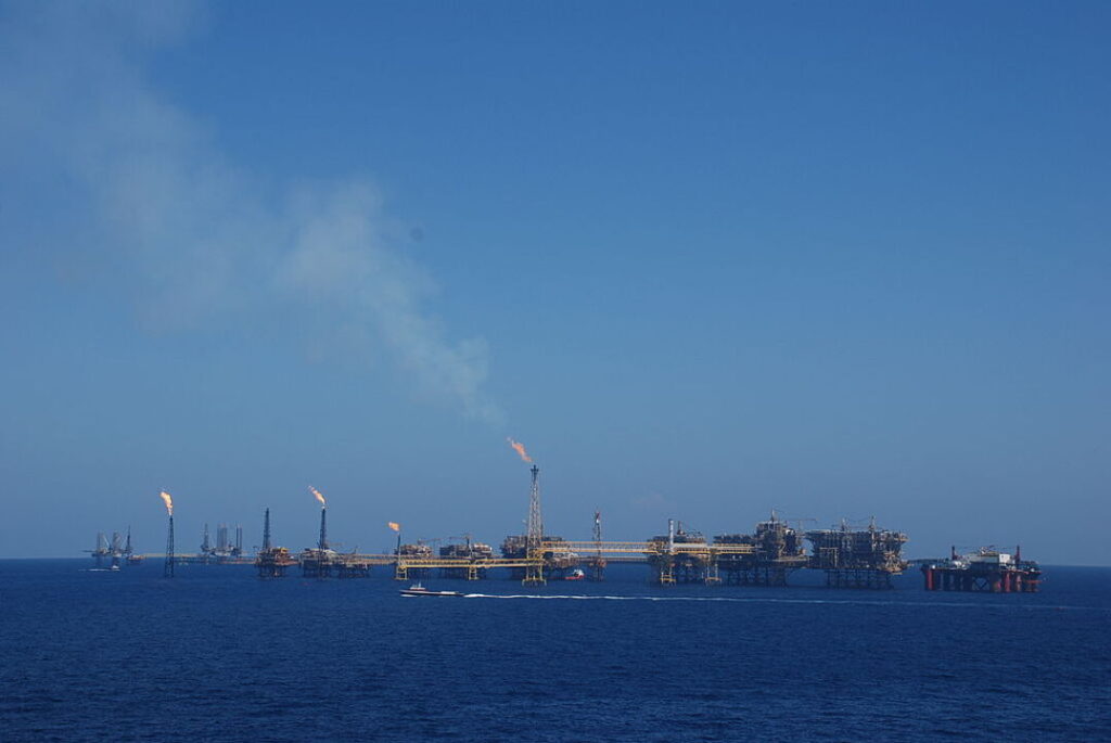 Plataforma petrolera frente a las costas de México. Crédito: BoH / Wikicommons