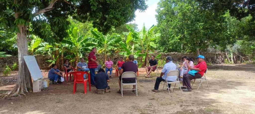 Reunión de comunidades mayas de la asamblea Múuch Xíinbal, quienes se han organizado para la defensa del territorio ante megaproyectos en la península de Yucatán. Foto: Múuch Xíinbal