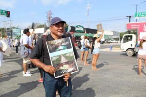 Pedro Uc Be, defensor maya del territorio, en una protesta contra el Tren Maya. Foto: Pedro Uc