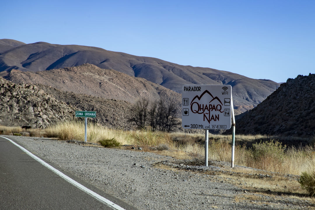 Christian Vitry quiere que las comunidades usen el Qhapaq Ñan como marca comercial. “No solamente tendría que haber un restaurante. Tendría que haber ‘papas Qhapaq Ñan’ o ‘carne de llama Qhapaq Ñan’, no importa. Ojalá lucren con eso, que le saquen un rédito a eso que es patrimonio mundial. Que son ellos, porque el patrimonio es de todos, pero ellos son los que viven ahí, y tendrían que verse beneficiados”, afirma.
